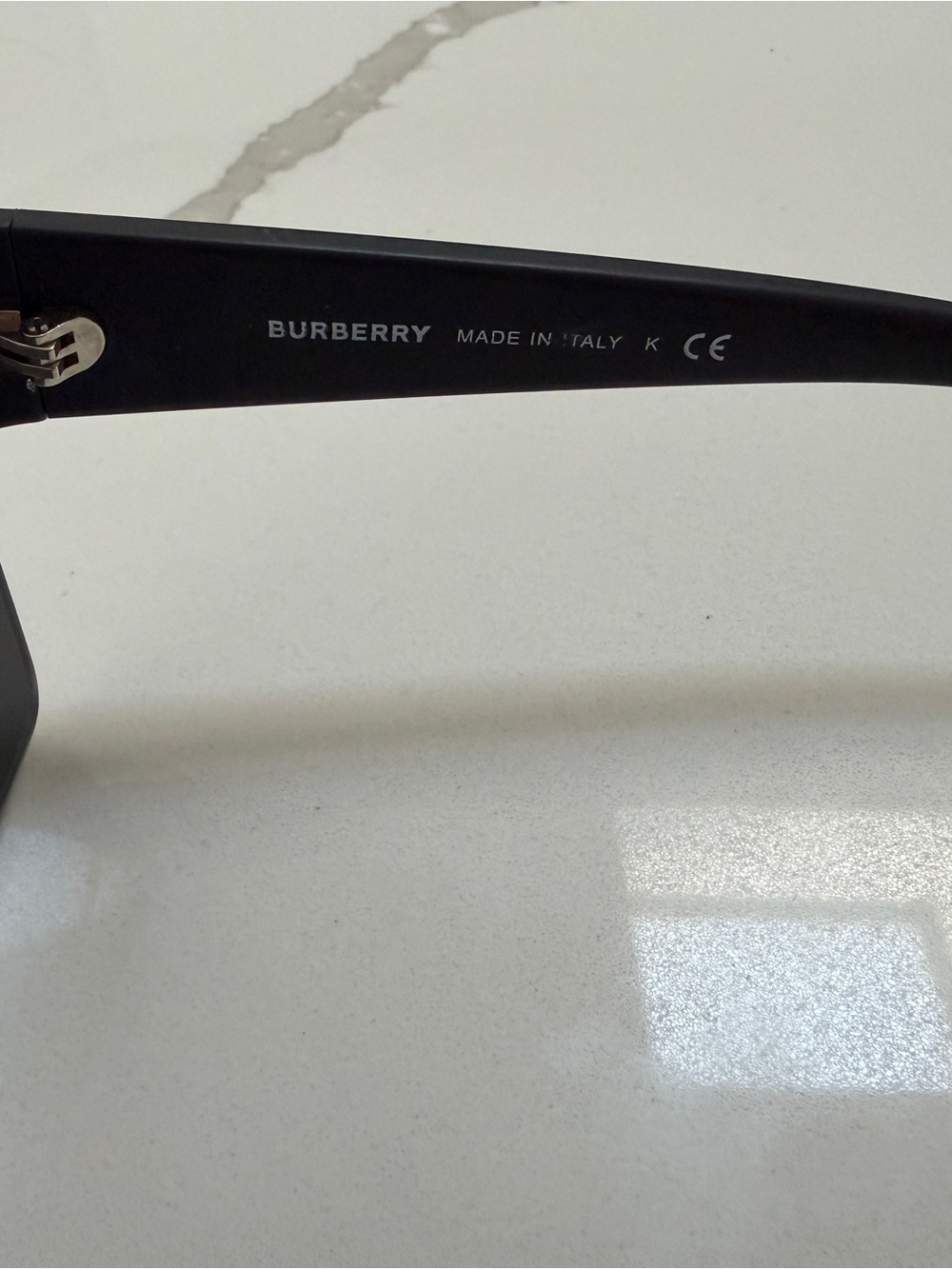 Burberry Black Shield Sunglasses with Matching Case - Picture 4 of 4